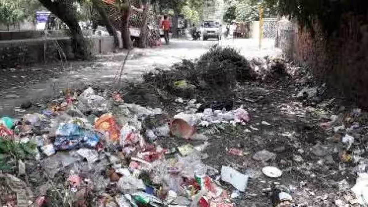 कोलकाता में सड़कों पर कचरा फेंकने पर 100 गुना बढ़ा जुर्माना