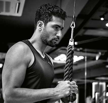 विक्की कौशल ने बनाई सॉलिड बॉडी, आप भी देखिए