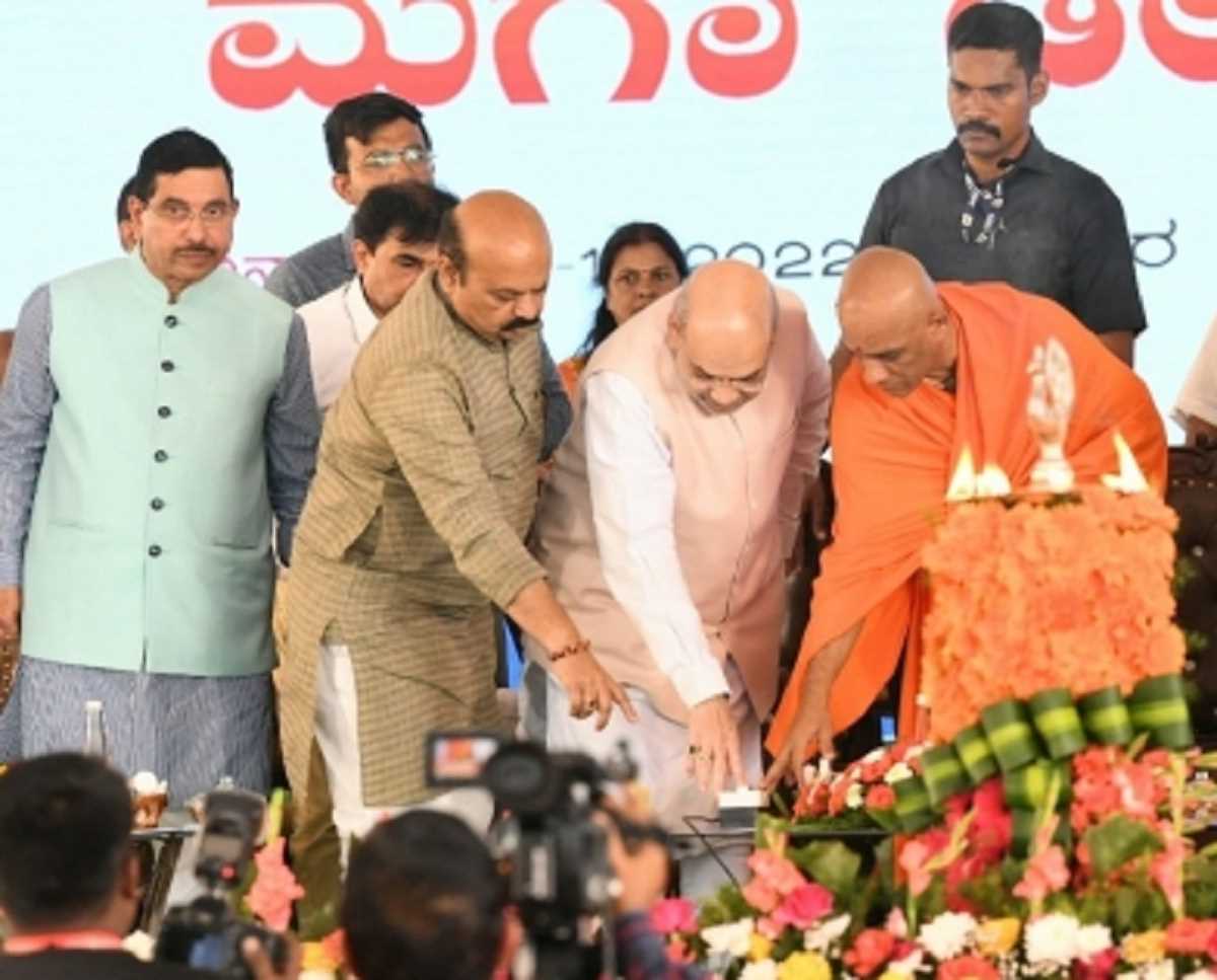 अमित शाह ने मेगा डेयरी का किया उद्घाटन, नंदिनी व अमूल ब्रांडों के बीच सहयोग पर की बात अमित शाह ने मेगा डेयरी का किया उद्घाटन, नंदिनी व अमूल ब्रांडों के बीच सहयोग पर की बात