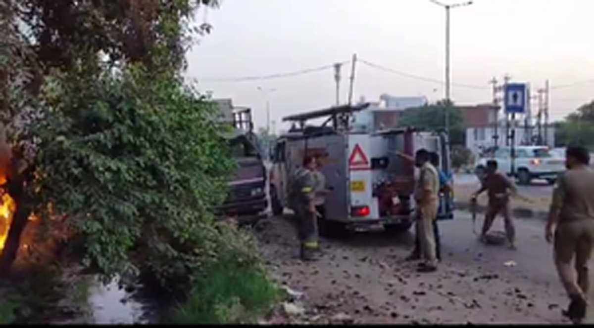 मेरठ के दौराला थाने में लगी भीषण आग, एक दर्जन वाहन जलकर राख