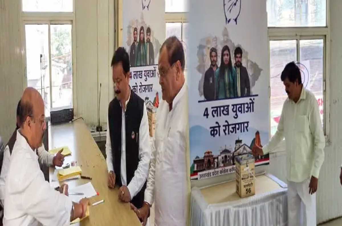 देहरादून में कांग्रेस अध्यक्ष पद के लिए मतदान जारी, करन माहरा और गणेश गोदियाल ने डाला वोट