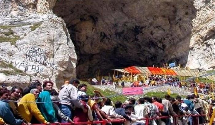 ढाई लाख श्रद्धालु अमरनाथ गुफा के दर्शन