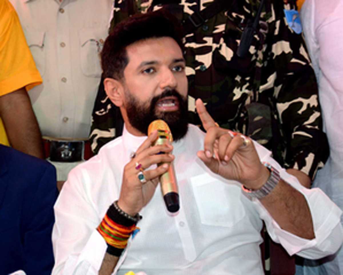 बिहार में दारोगा के कुचलने पर शिक्षा मंत्री का हैरान करने वाला बयान, चिराग ने सरकार पर साधा निशाना बिहार में दारोगा के कुचलने पर शिक्षा मंत्री का हैरान करने वाला बयान, चिराग ने सरकार पर साधा निशाना