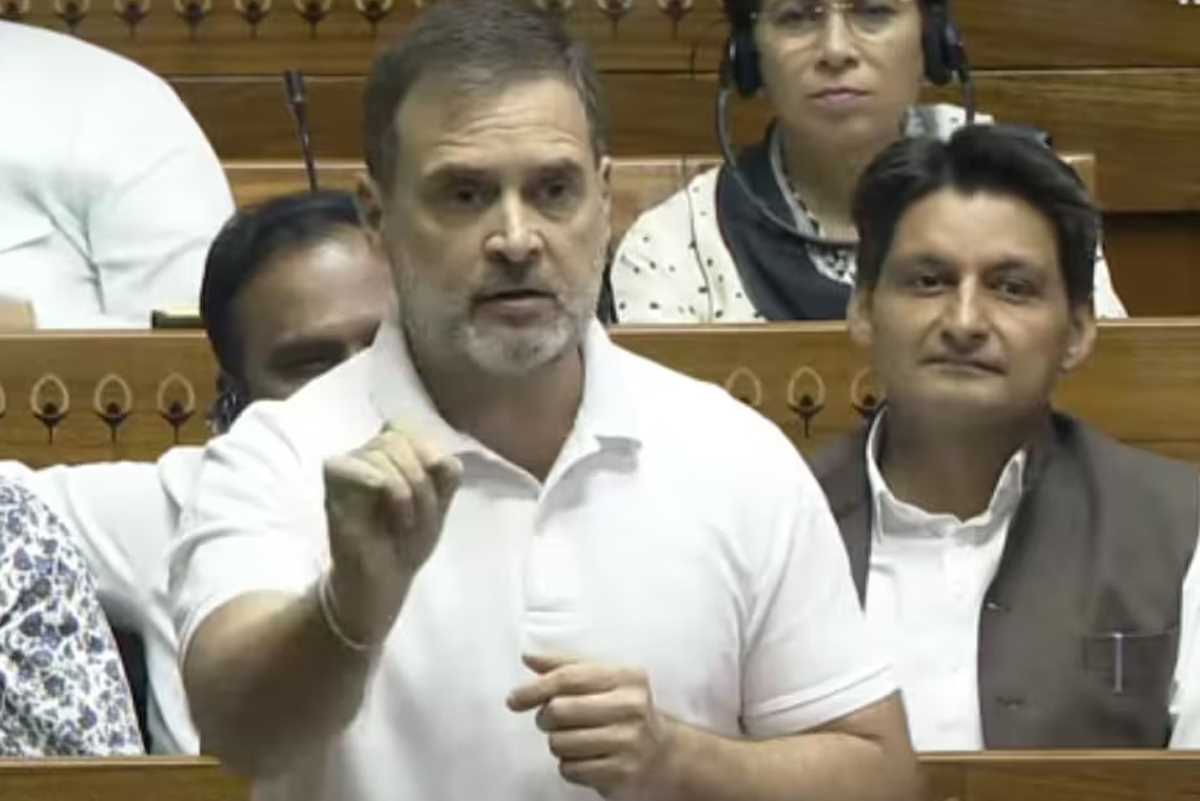 पिंजरा हो या चक्रव्यूह, तोड़ने के लिये खुद के प्रयास भी ज़रूरी