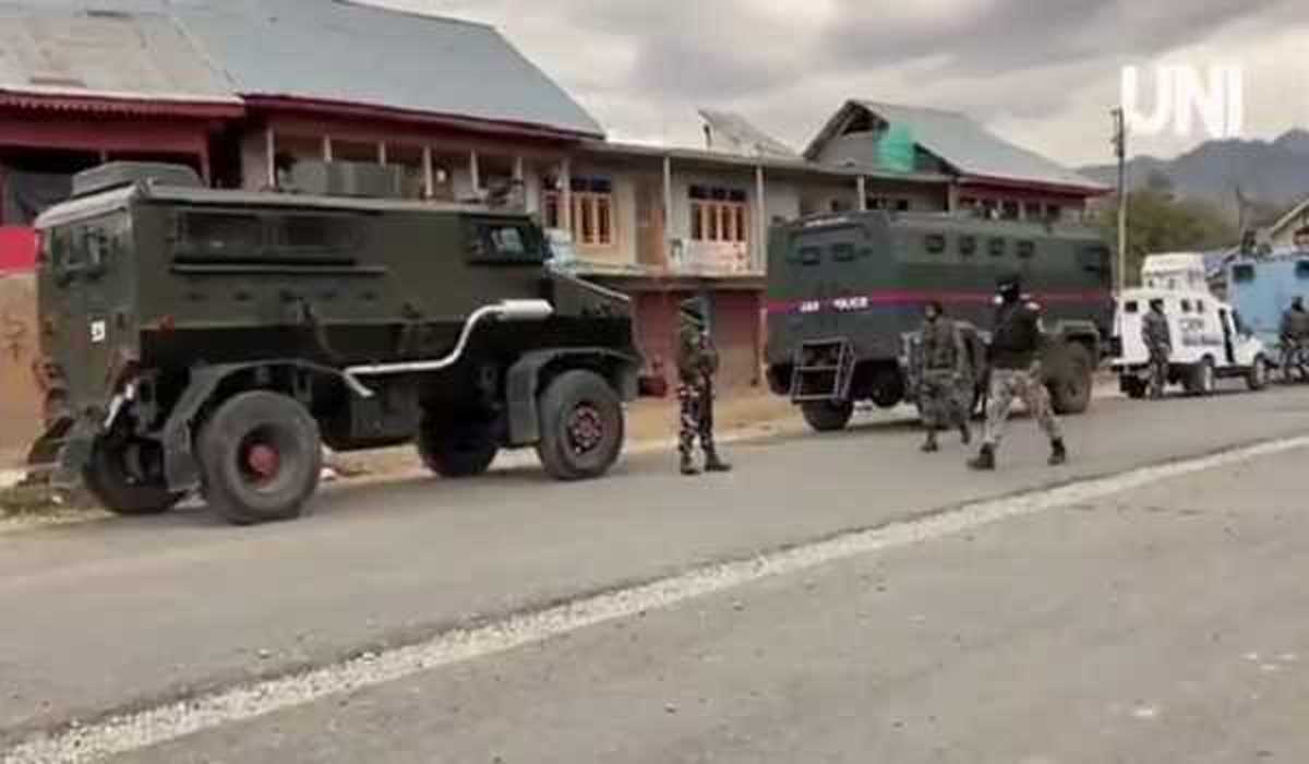 लश्कर के दो आतंकवादी ढेर, दो सैनिक भी घायल