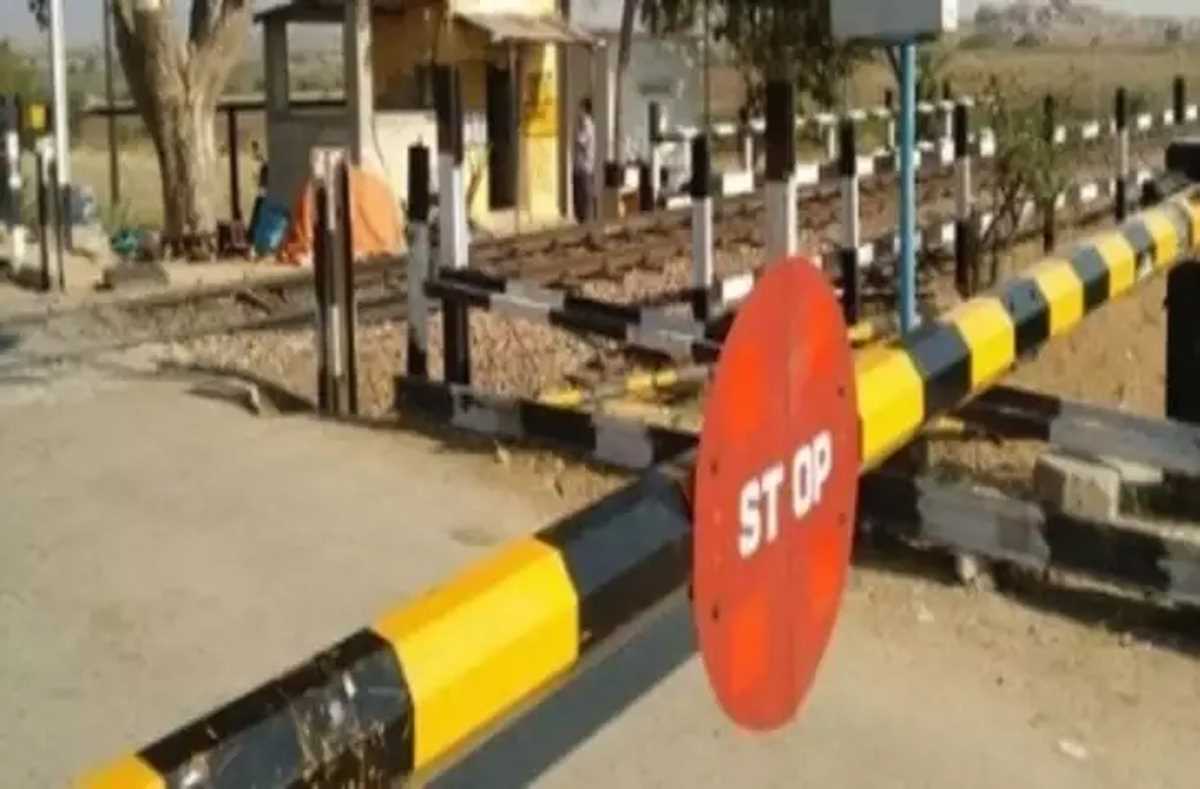 महाकुंभ से पहले प्रयागराज हो जाएगा पूरी तरह हो जाएगा लेवल रेल क्रासिंग से मुक्त महाकुंभ से पहले प्रयागराज हो जाएगा पूरी तरह हो जाएगा लेवल रेल क्रासिंग से मुक्त