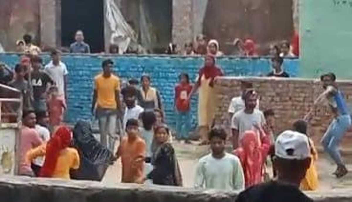 रुपये के लेनदेन को लेकर दो पक्षों में चले लाठी-डंडे