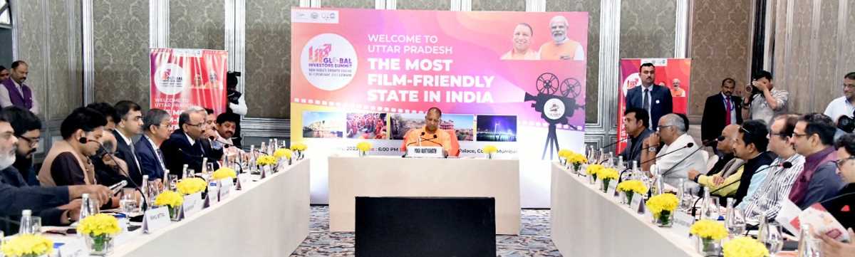 सीएम ने फ़िल्म इंडस्ट्री को दिया यूपी में ज्यादा से ज्यादा फ़िल्म बनाने का न्योता