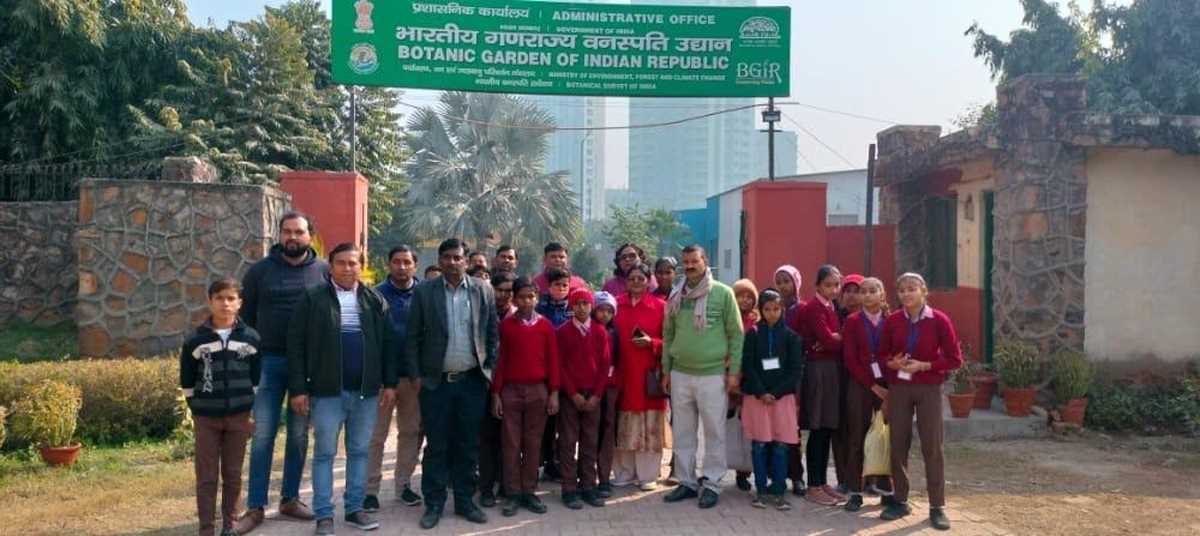 दस उच्च प्राथमिक विद्यालय के छात्रों को कराया गया शैक्षिक भ्रमण