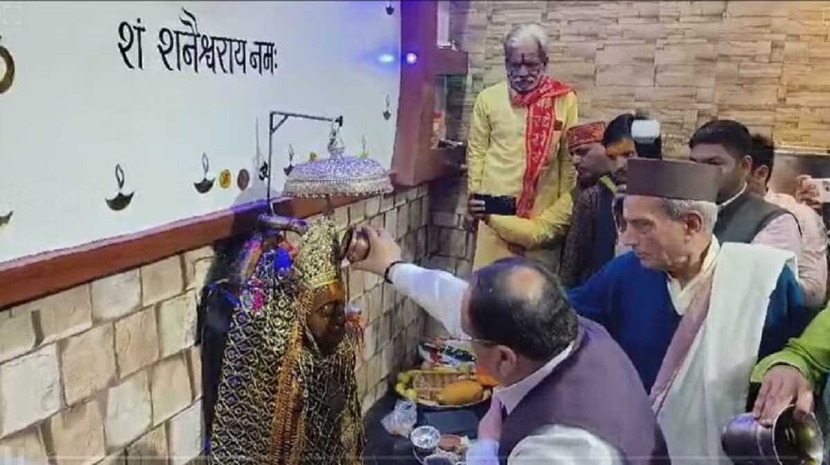 मध्यप्रदेश के  प्राचीन शनि मंदिर पहुंचे जेपी नड्डा की पूजा अर्चना