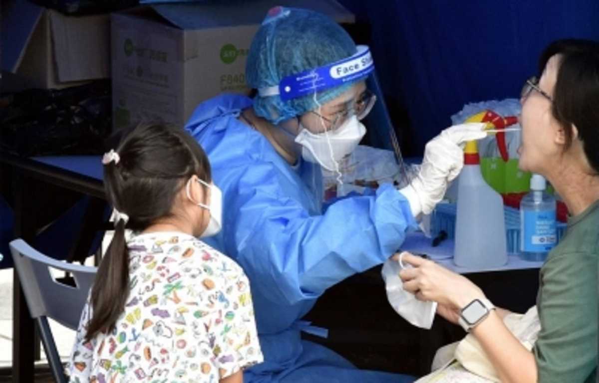 चीन नए ओमिक्रॉन स्ट्रेन के साथ कई कोविड संक्रमणों का करेगा सामना चीन नए ओमिक्रॉन स्ट्रेन के साथ कई कोविड संक्रमणों का करेगा सामना