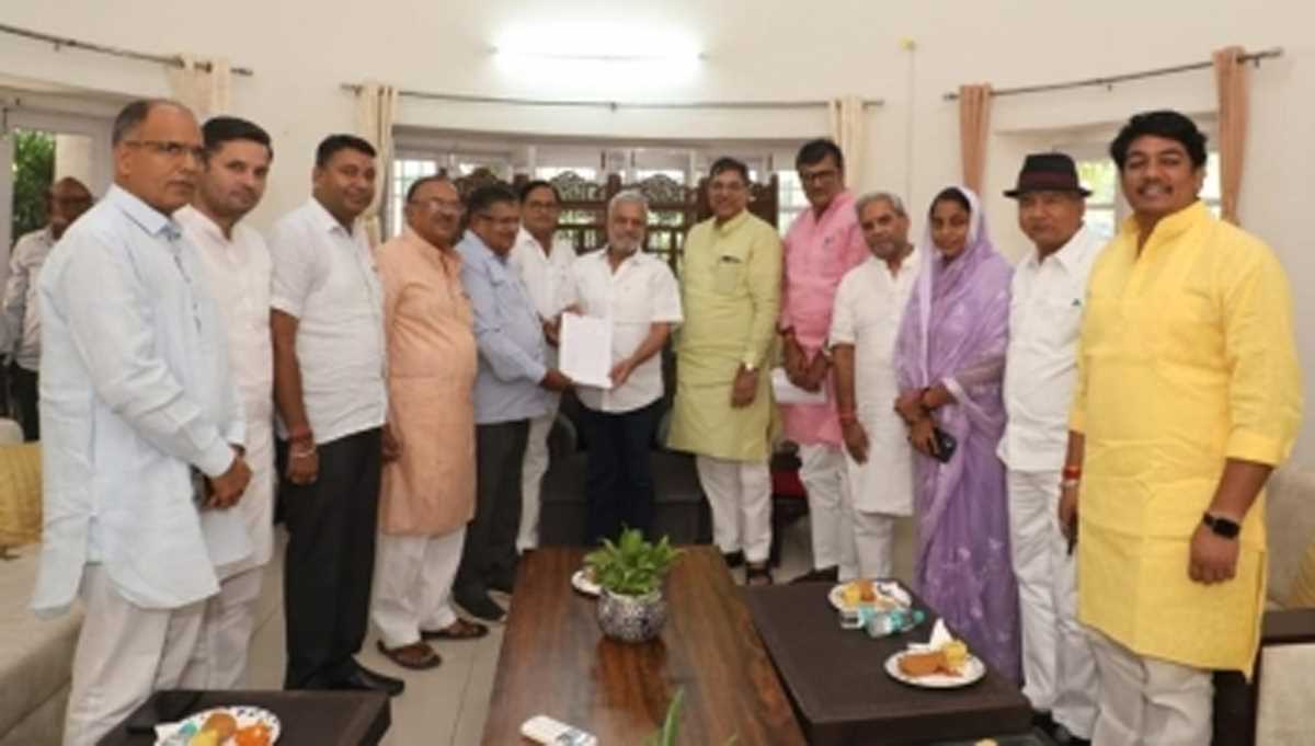 स्पीकर को बीजेपी का ज्ञापन- 91 विधायकों के इस्तीफा देने पर सरकार कौन चला रहा है ?