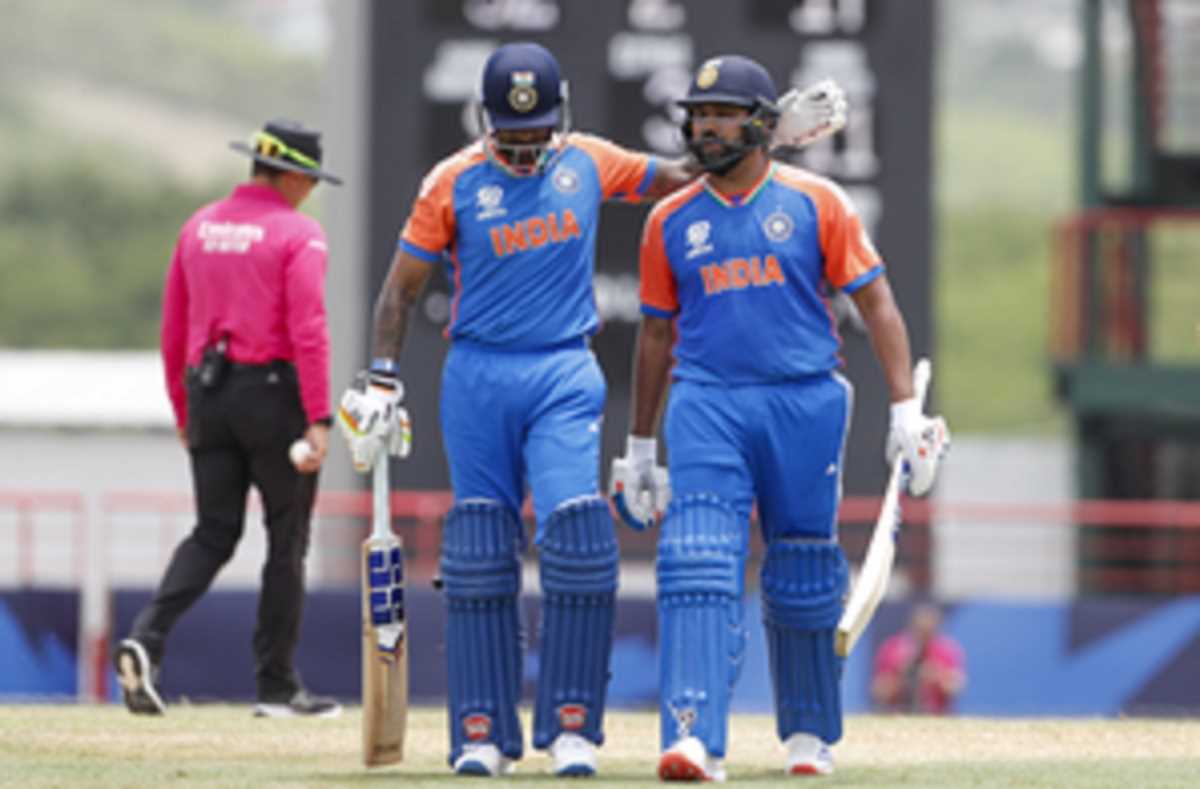 ऑस्ट्रेलिया के खिलाफ रोहित को बल्लेबाजी करते देखना सपने जैसा : सूर्यकुमार