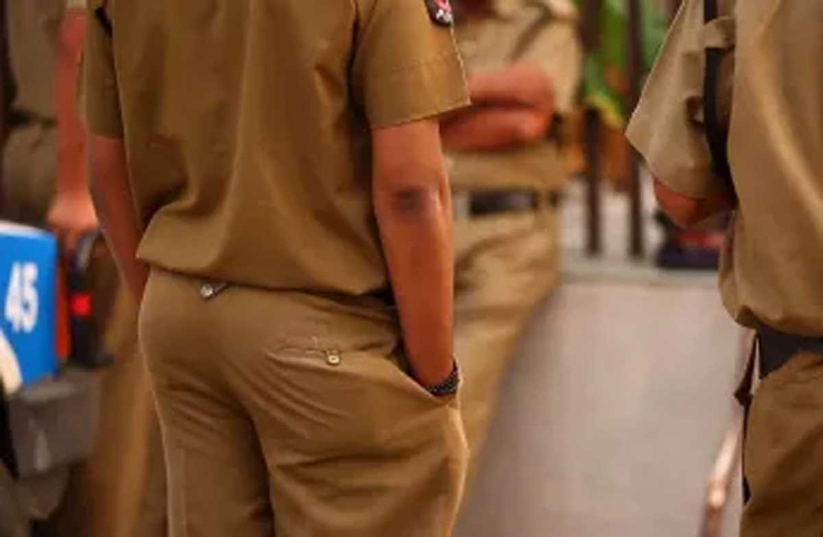 फुटपाथ पर मां-पिता के साथ सो रही आठ माह की बच्ची को ले भागे कार सवार