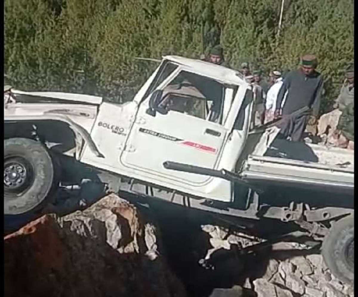 हिमाचल में गहरी खाई में पिकअप गिरने से युवा ठेकेदार की मौत..