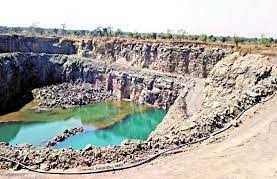 तमिलनाडु: पूर्व विधायक का दावा,बिना बिना लाइसेंस के चल रही पत्थर की खदानें तमिलनाडु: पूर्व विधायक का दावा,बिना बिना लाइसेंस के चल रही पत्थर की खदानें