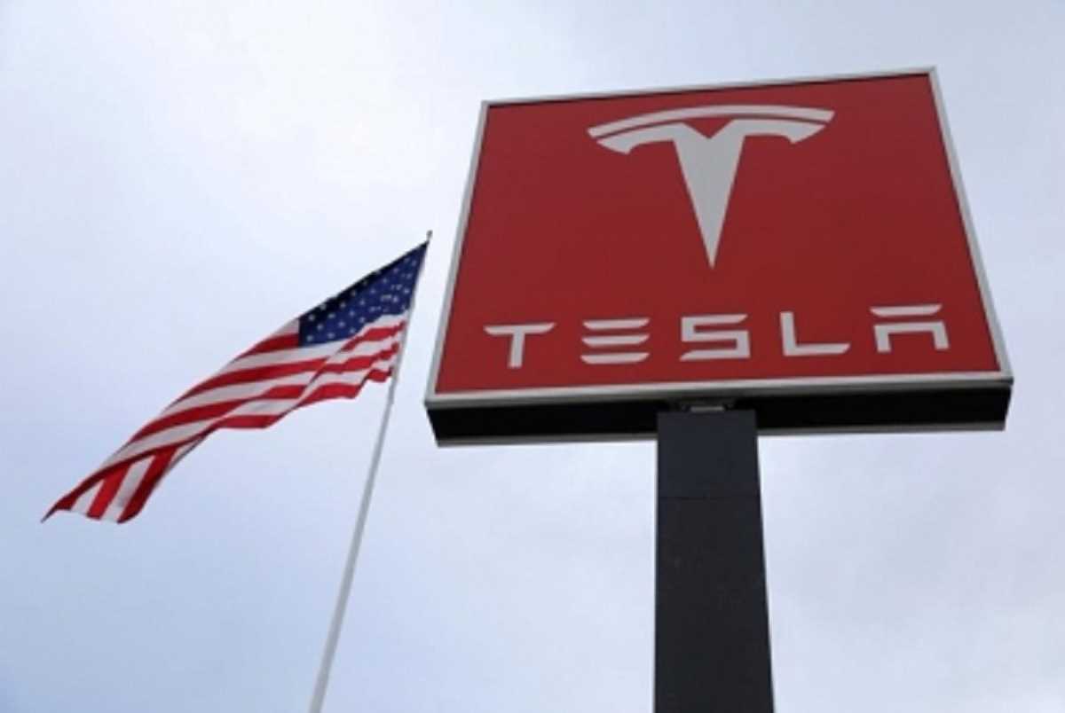 टेस्ला के कर्मचारियों को सख्त निर्देश, न करें कंपनी से जुड़ी कोई चर्चा