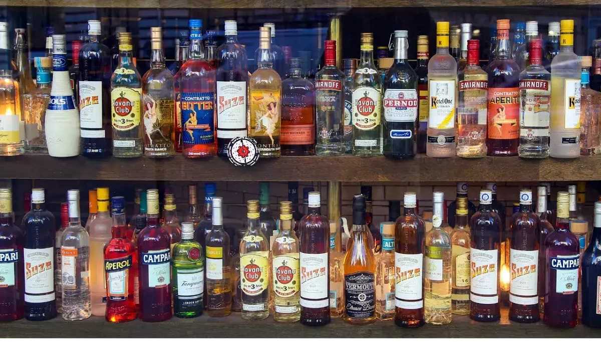 कैग रिपोर्ट : नई शराब नीति से दिल्ली सरकार के खजाने को 2,026 करोड़ रुपये का नुकसान हुआ