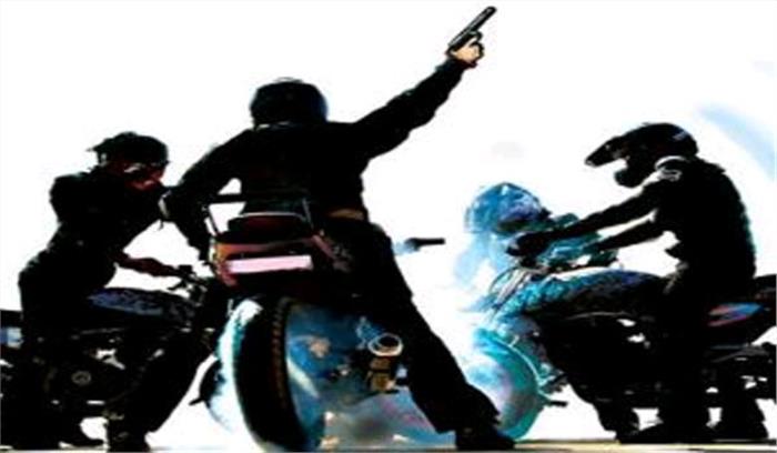 2 व्यापारियों की गोली मारकर हत्या, 25 लाख रुपये लूटे