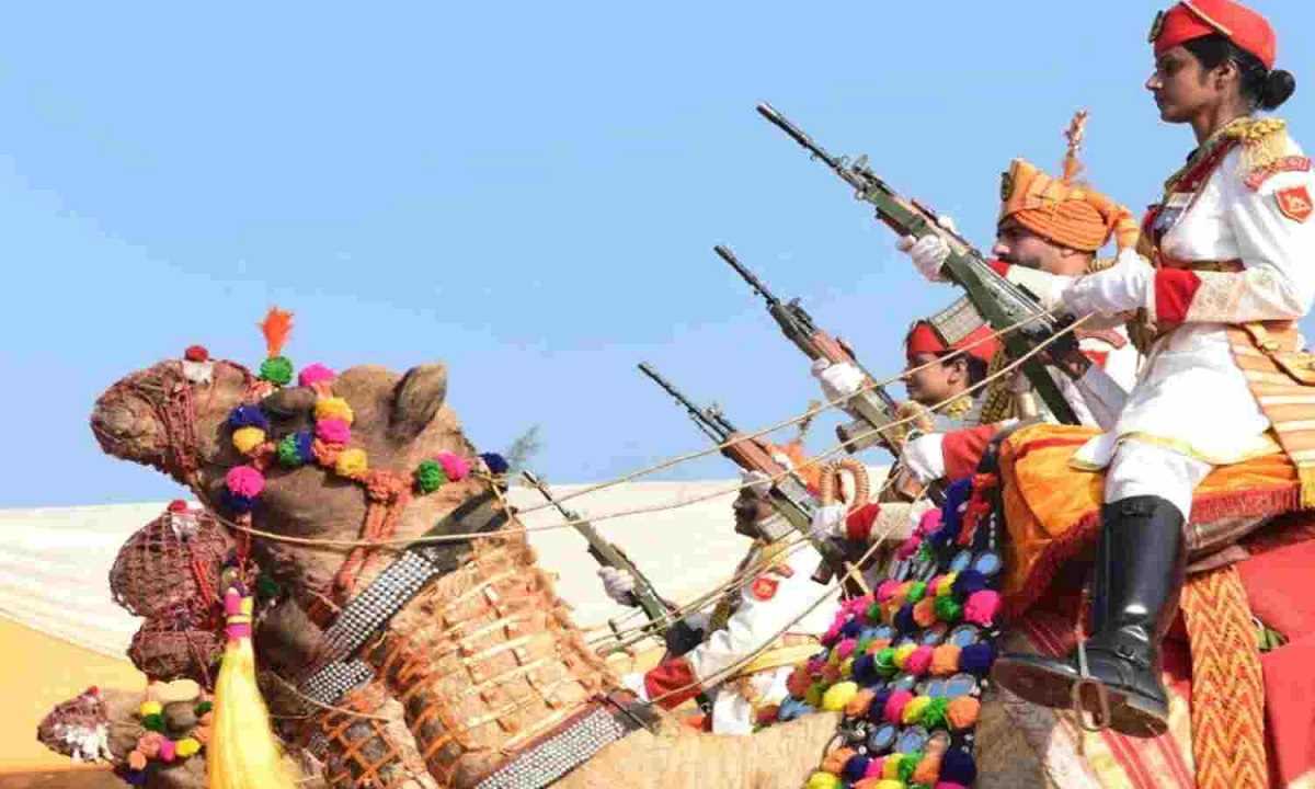 गणतंत्र दिवस परेड में पहली बार शामिल हुई बीएसएफ की महिला ऊंटसवार टुकड़ी