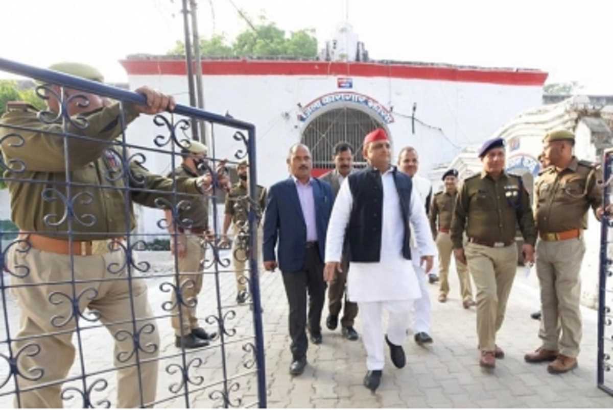 अपनी नाकामियों को छिपाने के लिए सपा नेताओं को झूठे मुकदमों में फंसा रहे हैं योगी: अखिलेश यादव