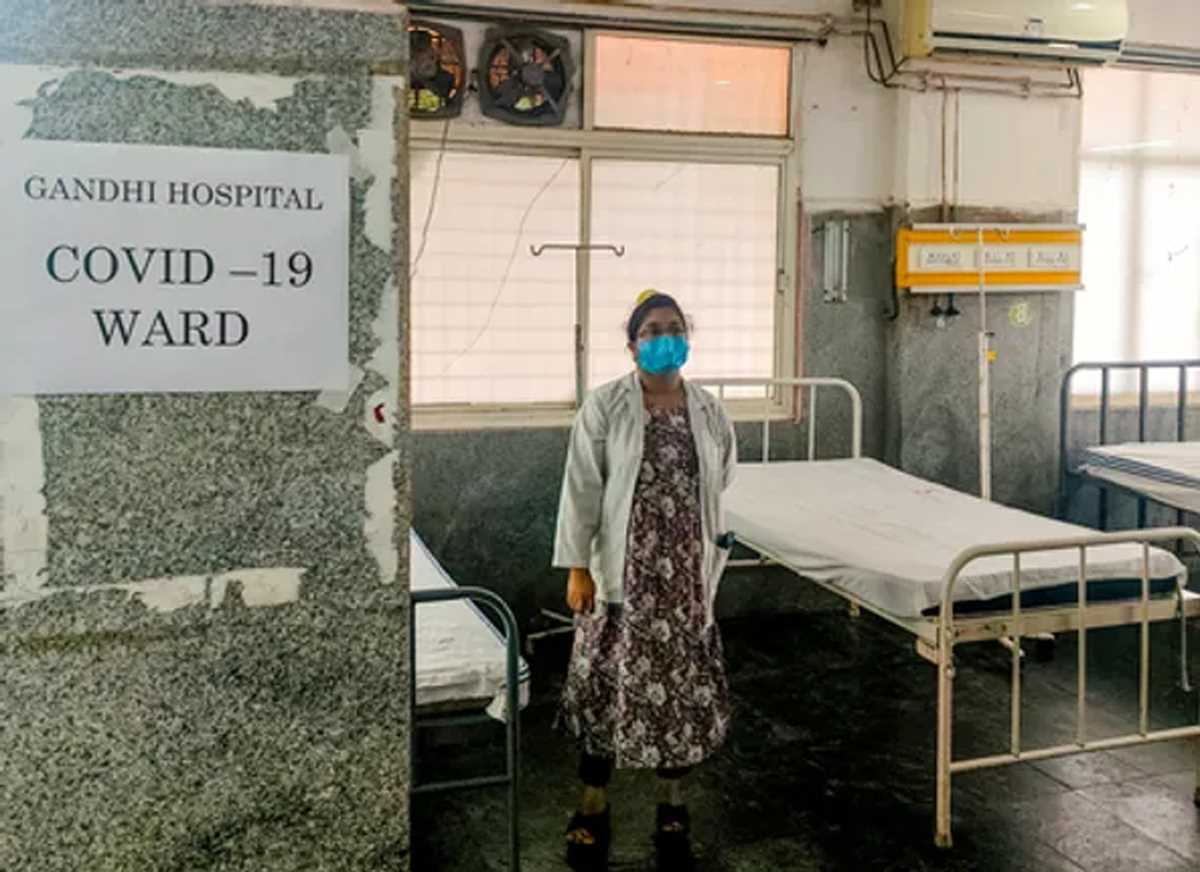 कोविड-19 : संक्रमण की मौजूदा लहर से अस्पतालों पर बोझ बढ़ने की संभावना नहीं कोविड-19 : संक्रमण की मौजूदा लहर से अस्पतालों पर बोझ बढ़ने की संभावना नहीं