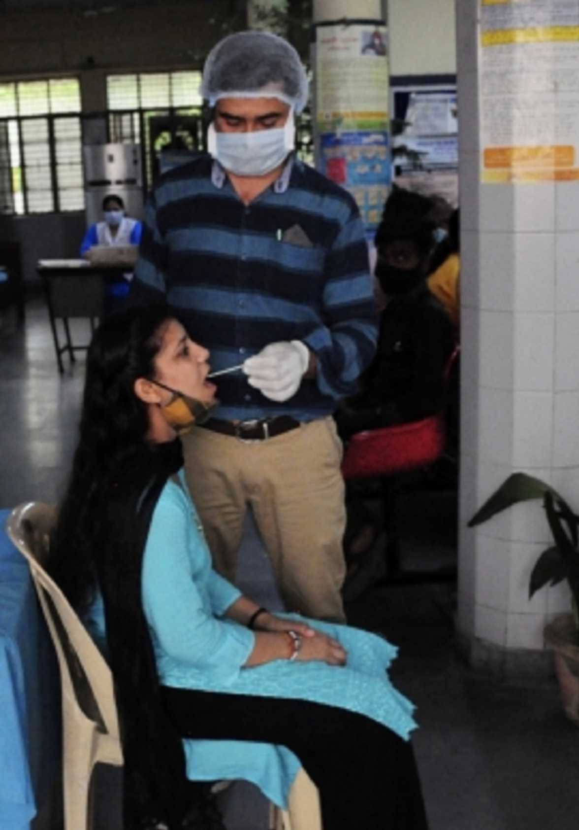 देश में बढ़े कोरोना के मामले, फिर 24 घंटों में 20 हजार से ज्यादा केस, 70 मौतें देश में बढ़े कोरोना के मामले, फिर 24 घंटों में 20 हजार से ज्यादा केस, 70 मौतें