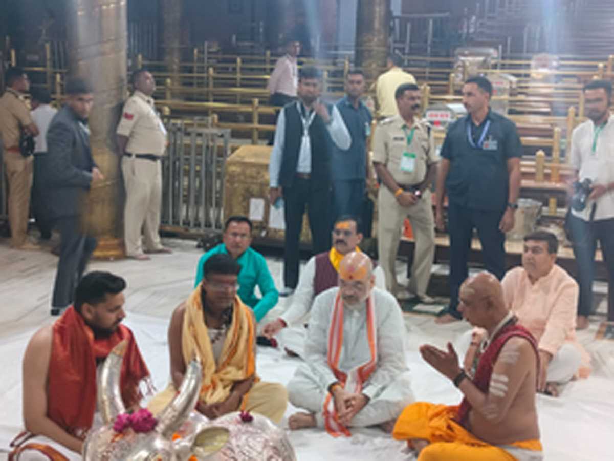 अमित शाह ने की उज्जैन में महाकाल की पूजा-अर्चना अमित शाह ने की उज्जैन में महाकाल की पूजा-अर्चना