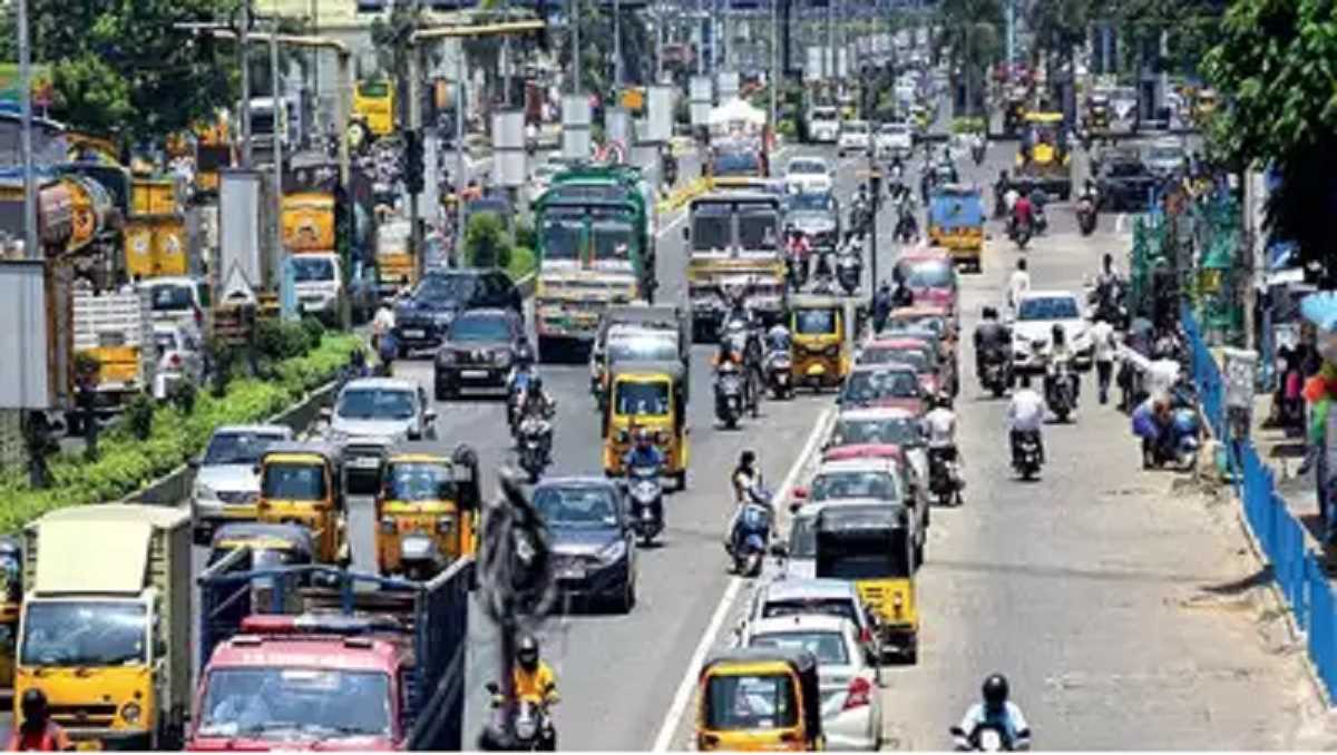 पुरानी गाड़ी चला रहे हैं तो हो सकती है परेशानी, प्रदूषण को लेकर नोएडा पुलिस का अभियान शुरू