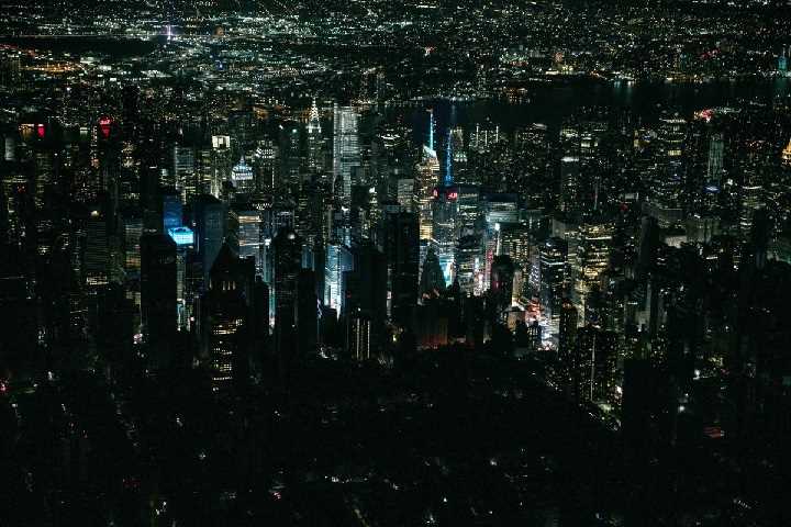 क्रिसमस पर बिजली गुल, न्यूयॉर्क के 100,000 से ज्यादा लोग हुए प्रभावित क्रिसमस पर बिजली गुल, न्यूयॉर्क के 100,000 से ज्यादा लोग हुए प्रभावित