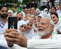 जब पीएम मोदी के साथ नजर आए हजारों कश्मीरी, बारिश भी कम नहीं कर सकी उत्साह