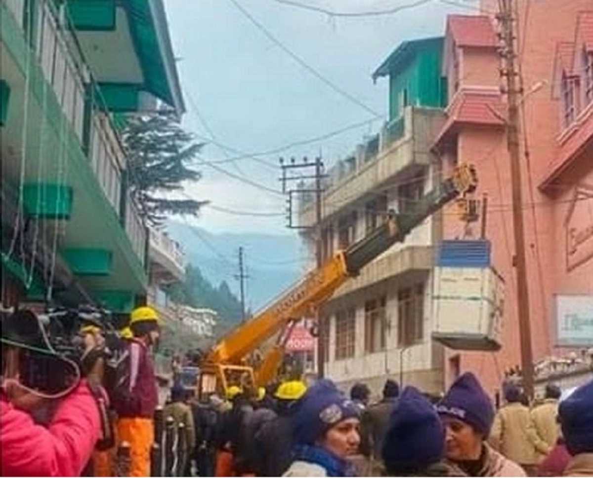 जोशीमठ भू-धंसाव मामला: प्रभावित लोगों के सुरक्षित स्थानों पर जाने का सिलसिला जारी