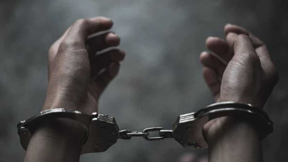 पुलिस ने दो मोबाइल लुटेरों को किया गिरफ्तार पुलिस ने दो मोबाइल लुटेरों को किया गिरफ्तार