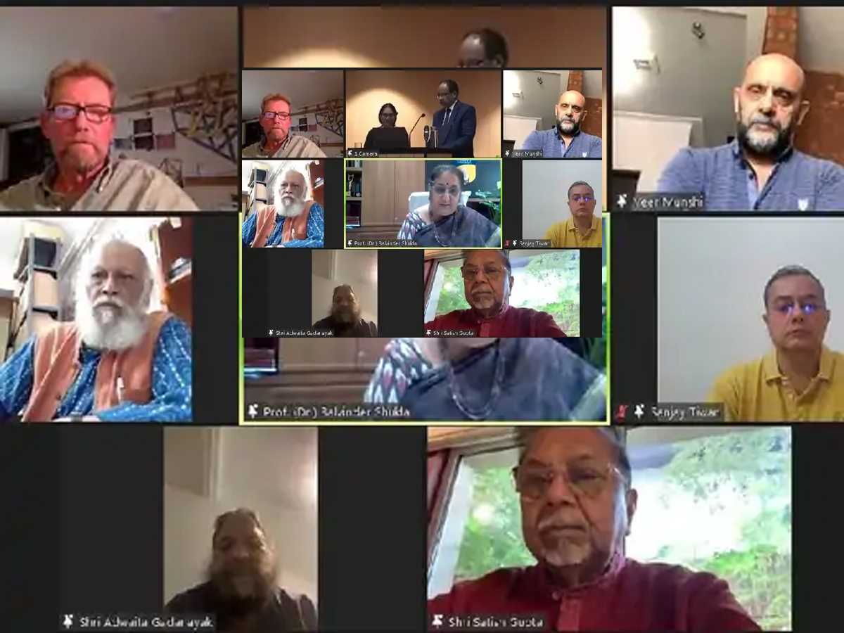 फाइन आर्ट्स पर सेमिनार का आयोजन : प्रोफेसरों ने छात्रों को आर्ट्स में आ रहे बदलाव और नवीनता से कराया वाफिक