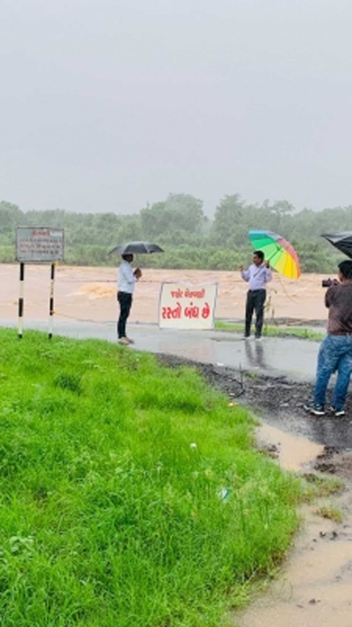 गुजरात के 8 जिलों में भारी बारिश से फसलों को नुकसान : मंत्री गुजरात के 8 जिलों में भारी बारिश से फसलों को नुकसान : मंत्री