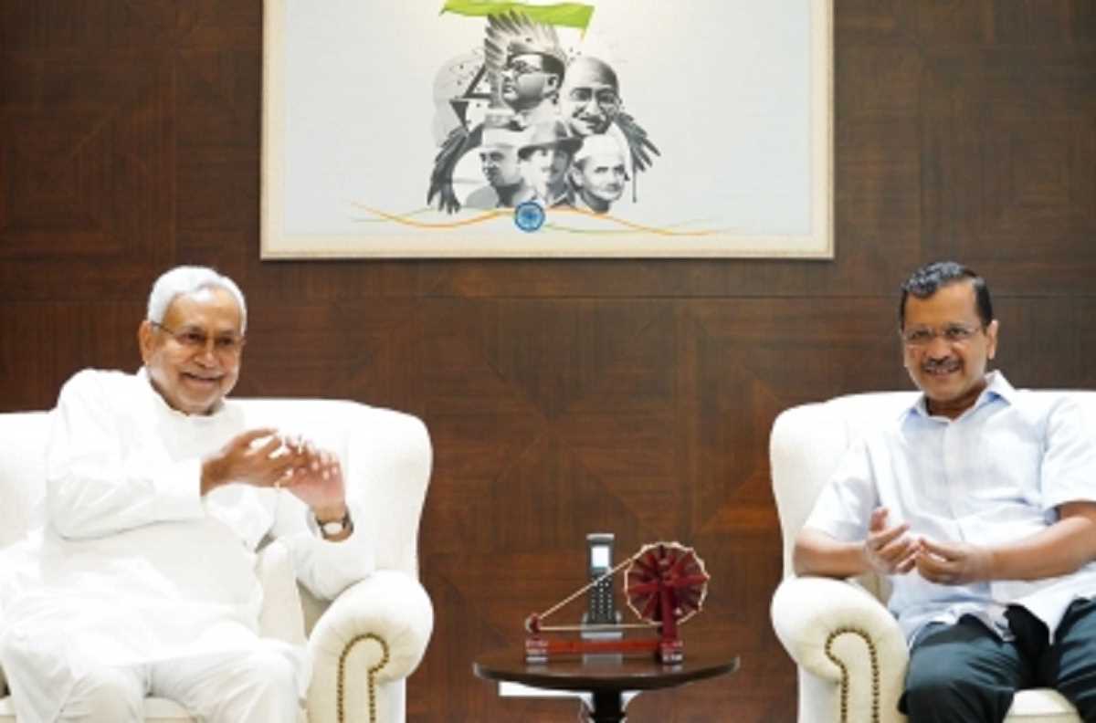 नीतीश कुमार ने केजरीवाल से की मुलाकात, विभिन्न मुद्दों पर की चर्चा