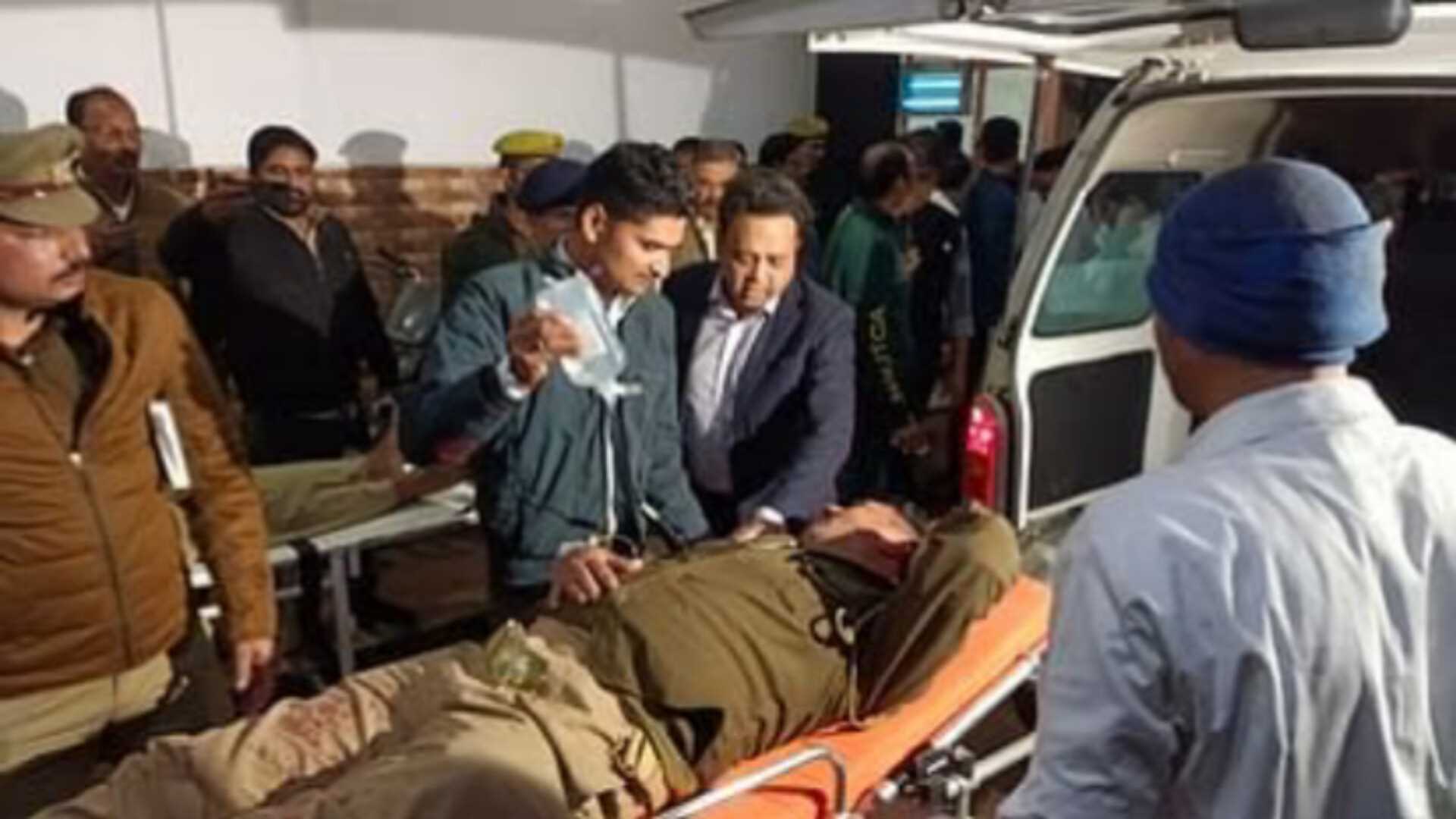 मुख्यमंत्री योगी की फ्लीट हुई दुर्घटनाग्रस्त, 5 पुलिसकर्मी सहित 11 हुए घायल