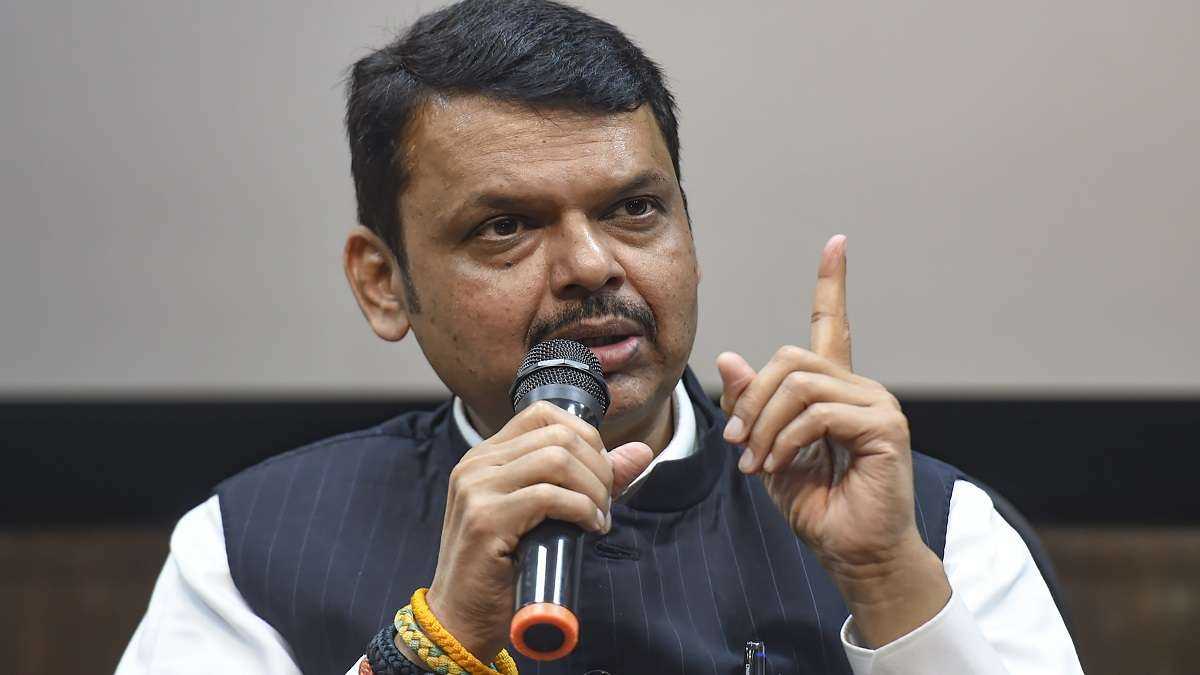 पुलिसकर्मियों को 20 दिन का आकस्मिक अवकाश : फडणवीस