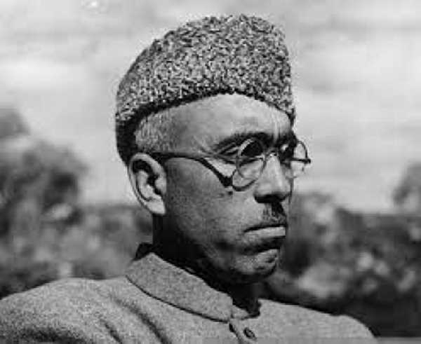 पुलिस मेडल से हटाई शेख की तस्वीर, आम लोगों ने इसे गैर मुद्दा बताया