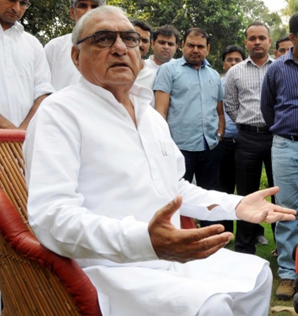 हुड्डा ने छेड़छाड़ के आरोपी भाजपा मंत्री का इस्तीफा मांगा