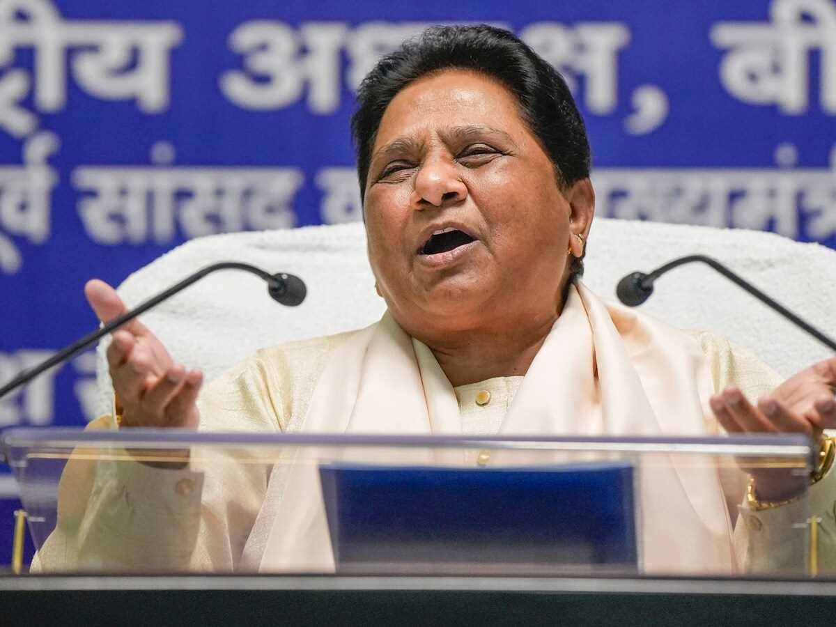 मायावती ने सपा पर लगाया दलित वोटों के लिए तनाव और हिंसा भड़काने का आरोप