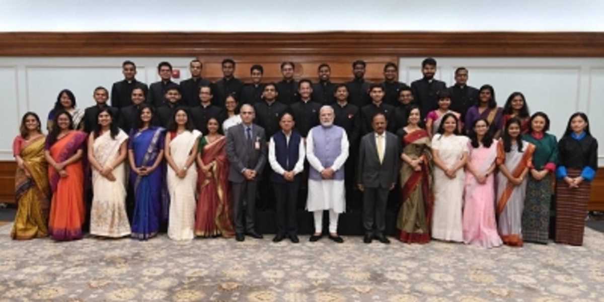 2021 बैच के आईएफएस ट्रेनी अधिकारियों ने प्रधानमंत्री से की मुलाकात