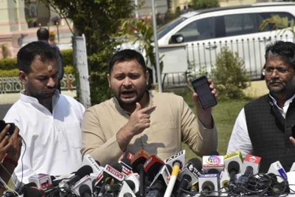 तेजस्वी का नीतीश पर तंज, बिहार में सरकार नहीं सर्कस चल रहा