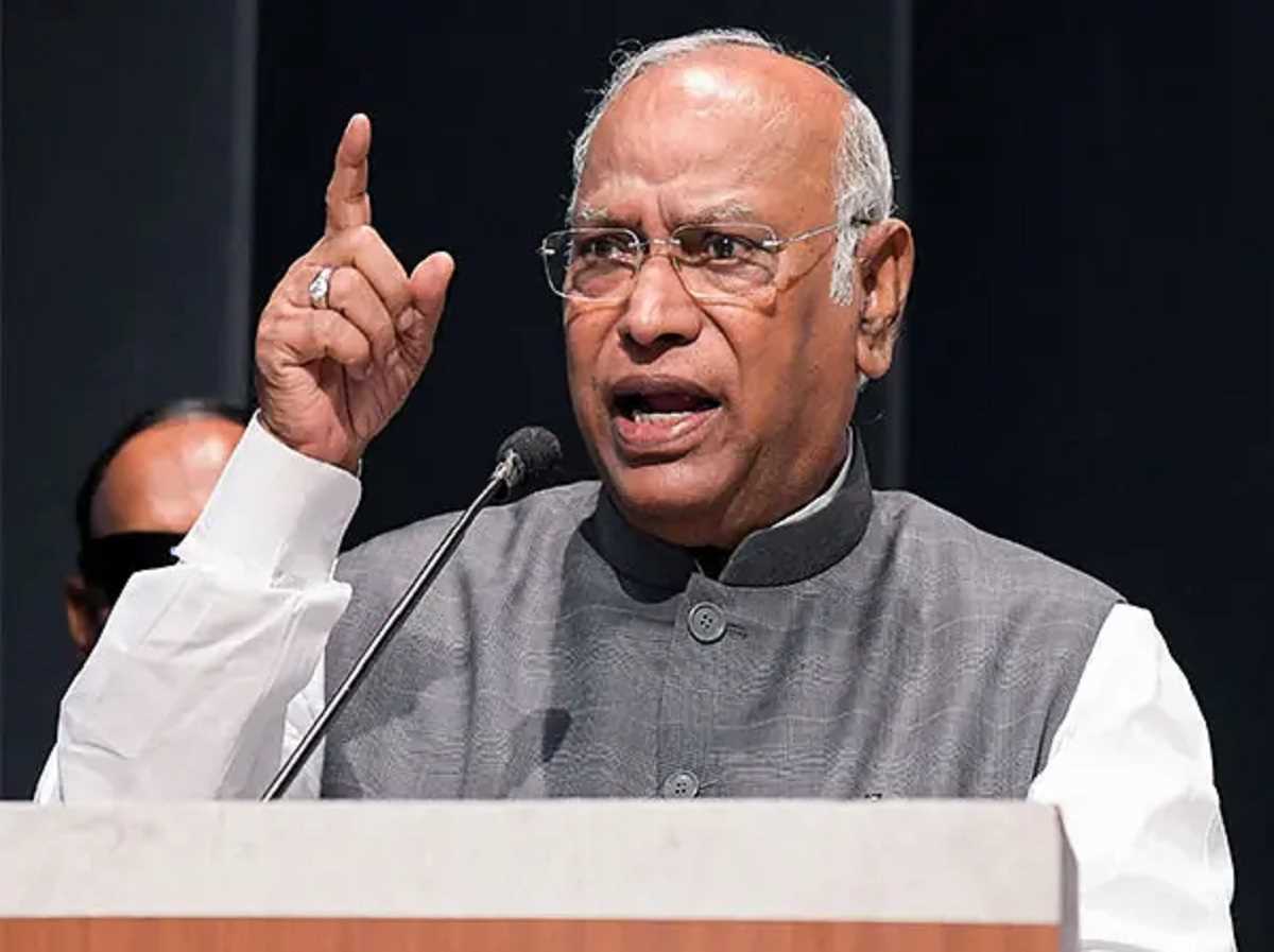 अडानी मुद्दे पर संसद में चर्चा ज़रूरी : खरगे