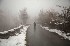 जम्मू-कश्मीर और लद्दाख में कड़ाके की ठंड के साथ घना कोहरा