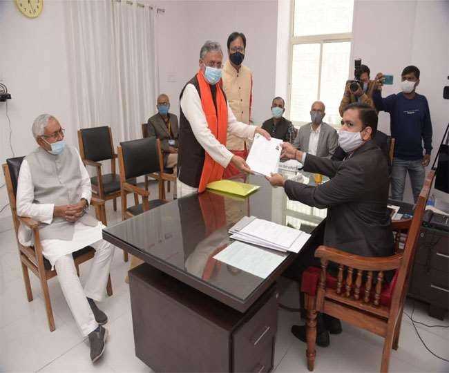 राज्यसभा उपचुनाव के लिए सुशील मोदी ने भरा नामांकन