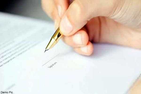 UAE में रहने वाले प्रवासी भारतीय ने अपने मालिक के किए फर्जी हस्ताक्षर