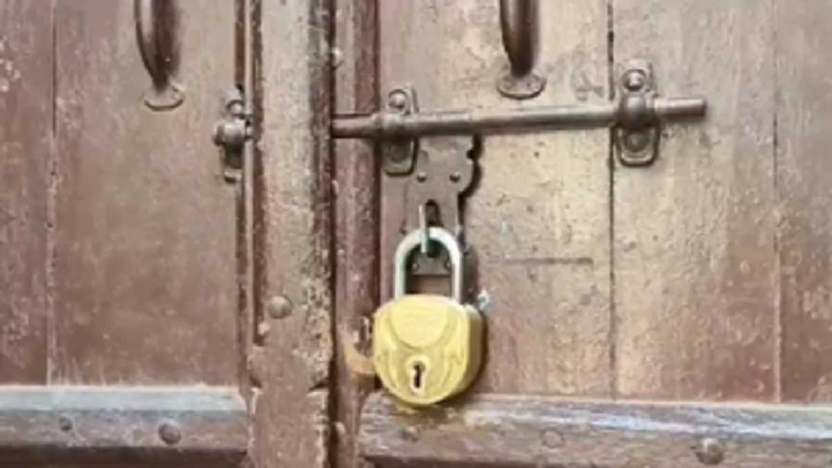 बाबा सिद्दीकी मर्डर केस: चौथे आरोपी जीशान अख्तर के घर पर ताला, परिजन गायब