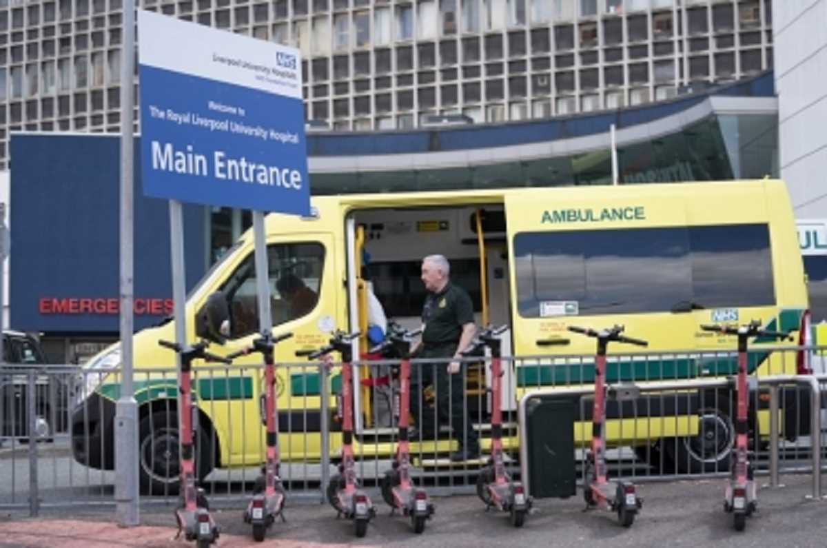 वेतन वृद्धि को लेकर ब्रिटेन में नर्स और शिक्षक फिर करेंगे हड़ताल