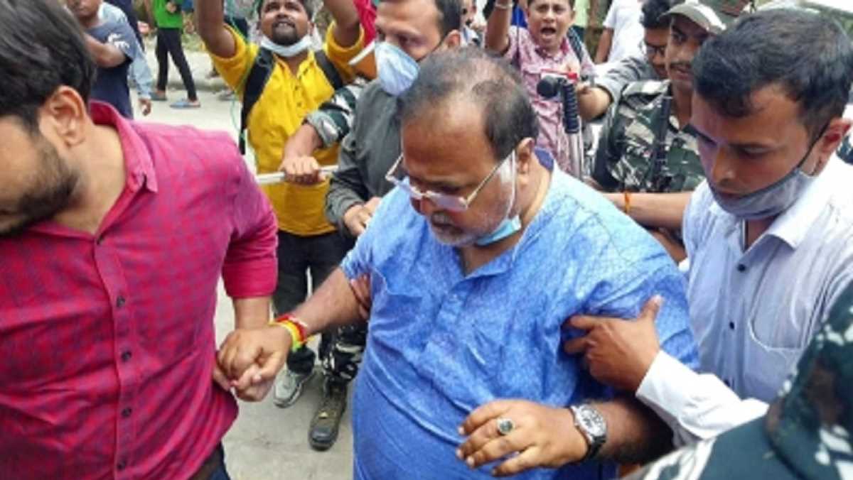 डब्ल्यूबीएसएससी घोटाला: पार्थ चटर्जी को मंत्री पद से हटाया गया
